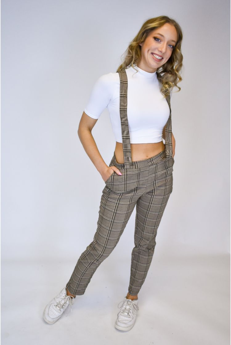PLAID PANTS WITH SUSPENDERS AND WHITE CROP TOP